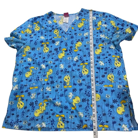 Warner Bros Looney Tunes Women Blue Tweety Bird Scrub Top Sz XL Double Pockets - Picture 10 of 11